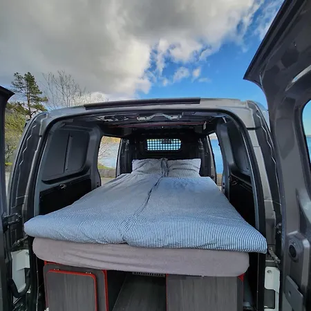 Electric London Black Minicamper Luxury tent Bergen